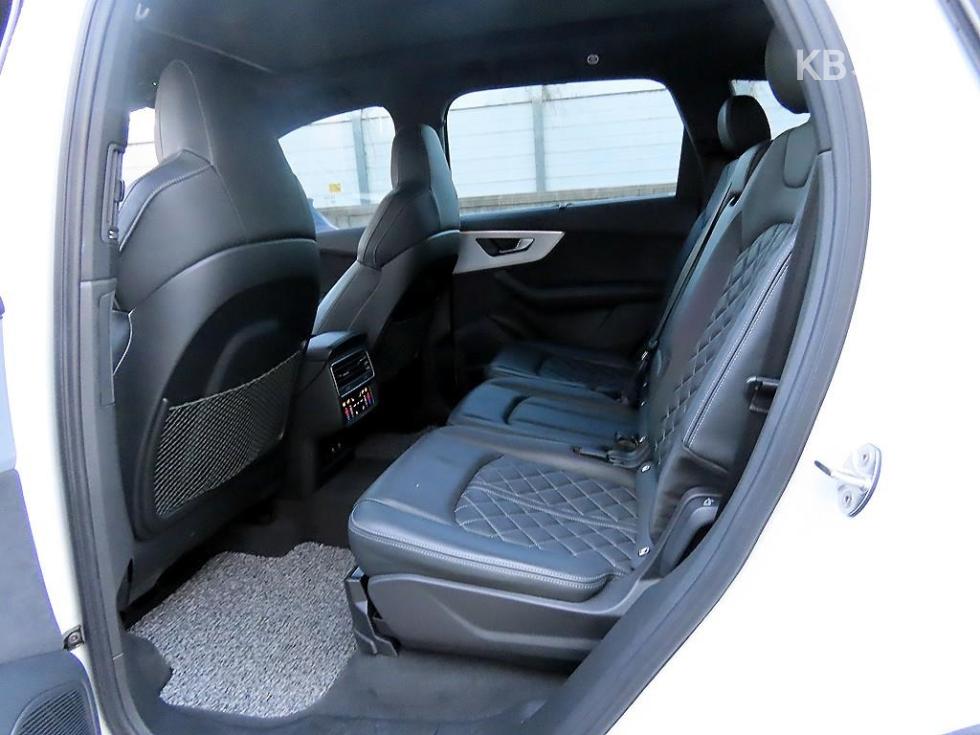 2023 - audi q7