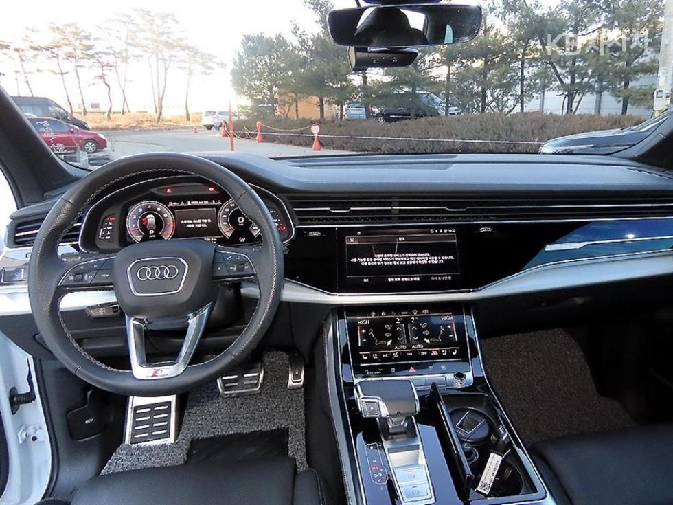 2023 - audi q7