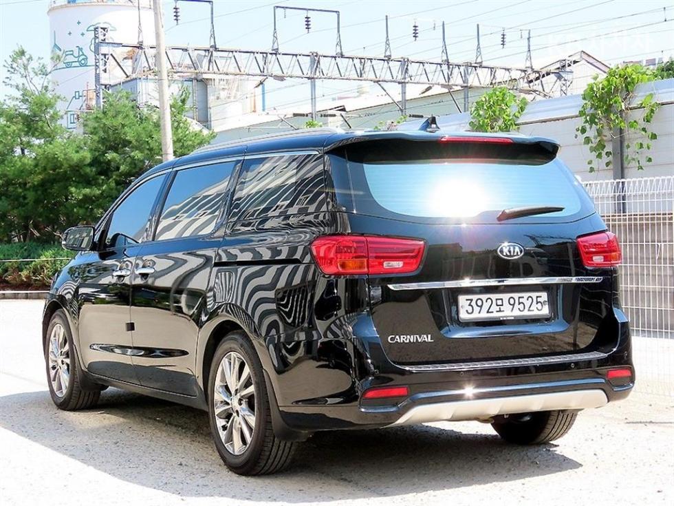 2020 - kia carnival