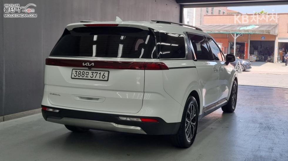 2023 - kia carnival
