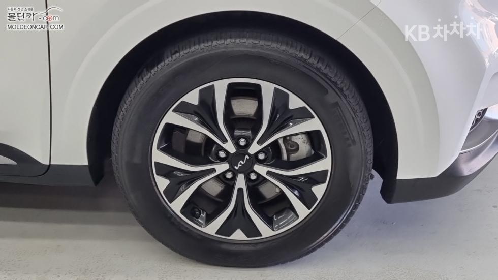 2023 - kia carnival