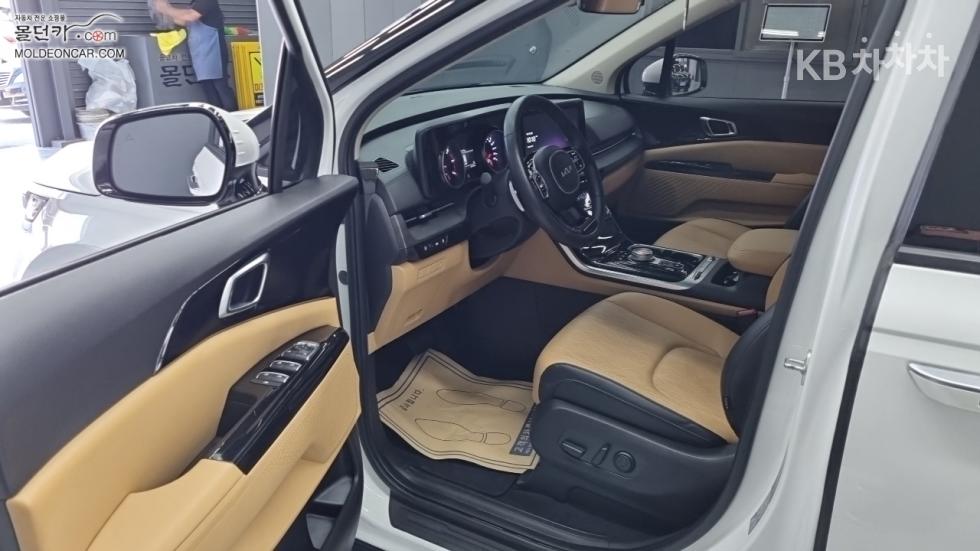2023 - kia carnival
