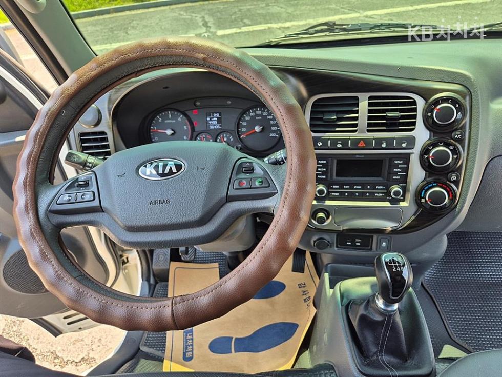 2017 - kia bongo iii
