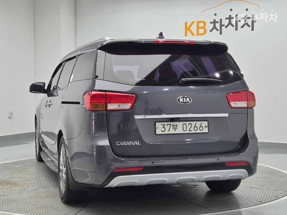2017 - kia carnival