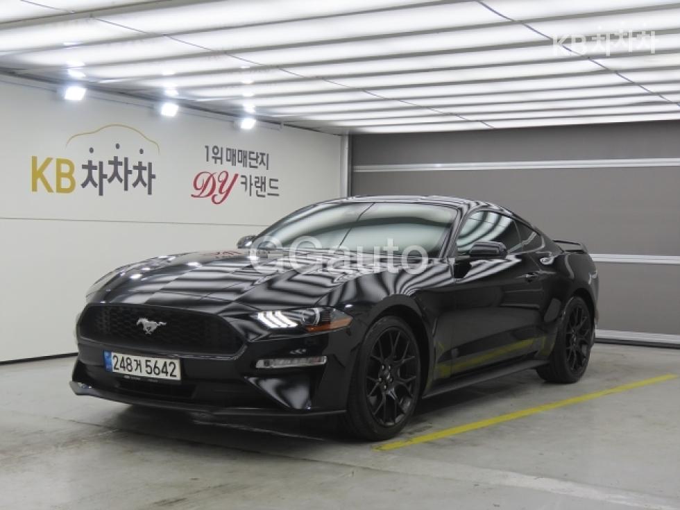 2022 ford mustang