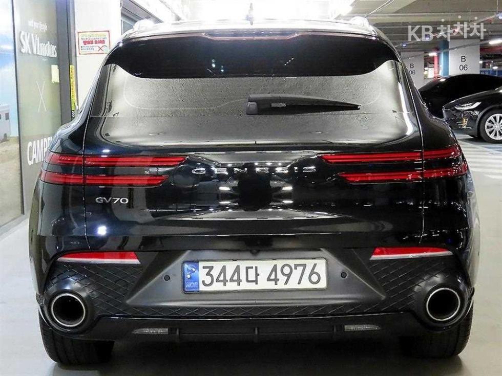 2021 Genesis GV70 photo