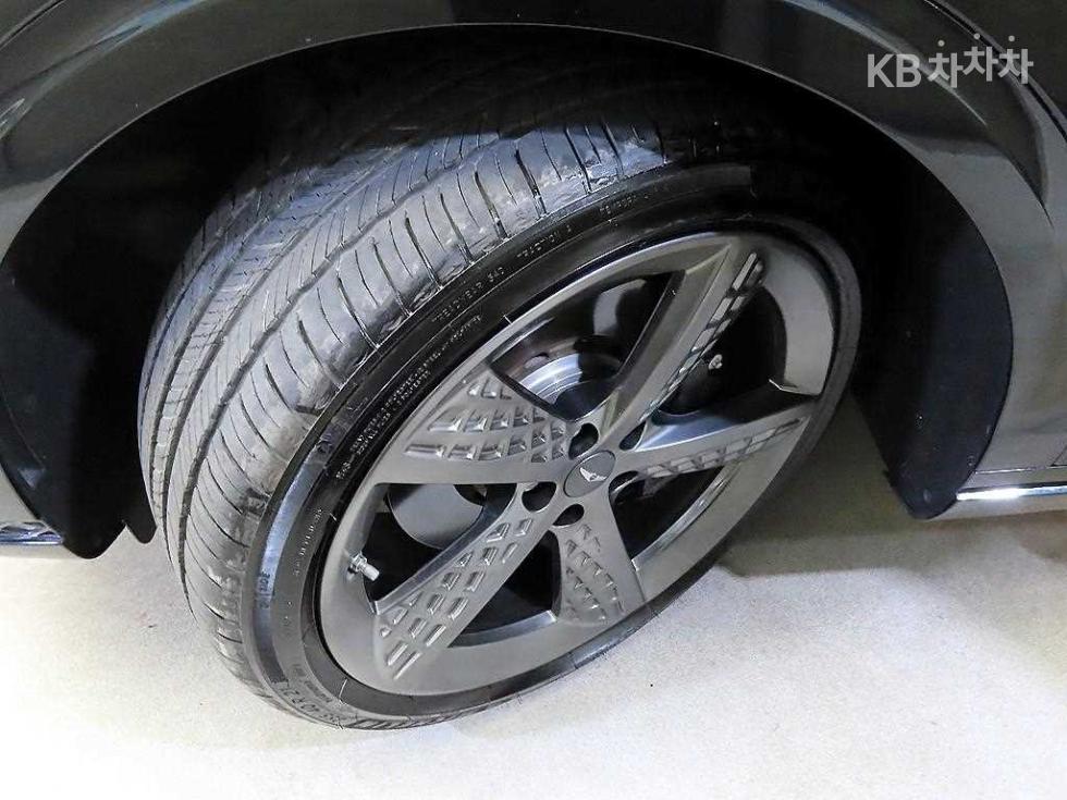 2021 Genesis GV70 photo