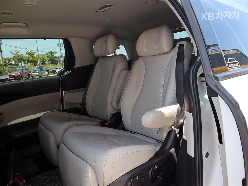 2021 - kia carnival
