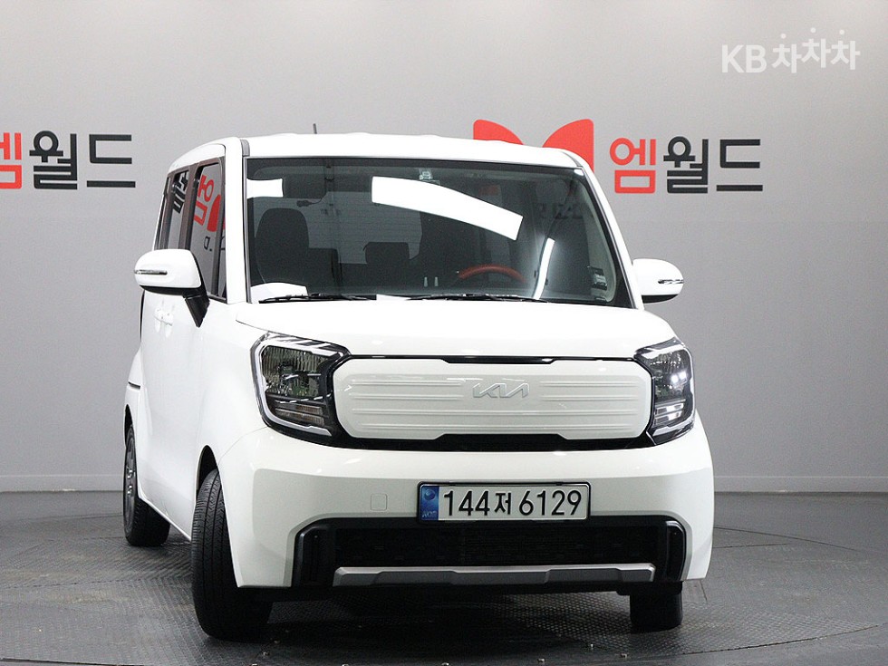 2023 - kia kia