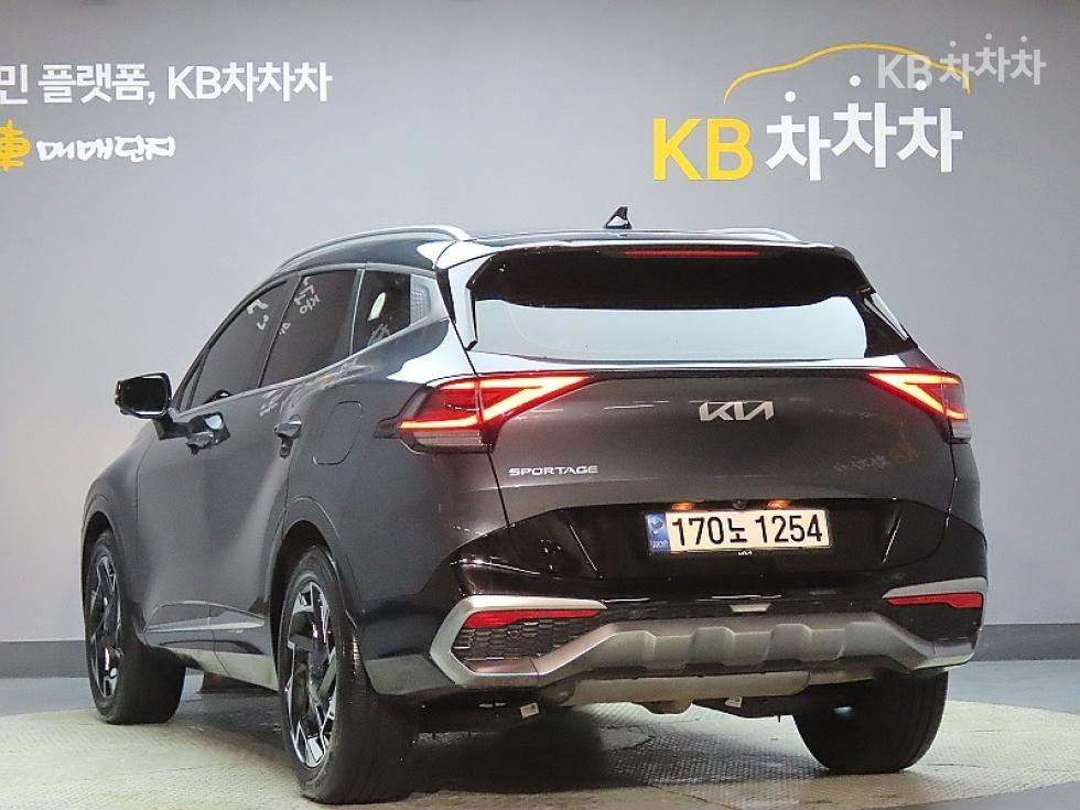 2022 - kia sportage
