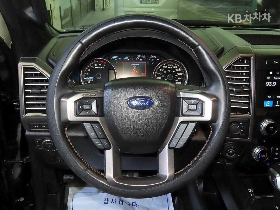 2017 Ford F150 photo