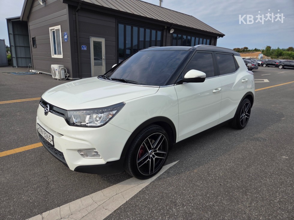 2015 KG Mobility Tivoli Gasoline LX high end