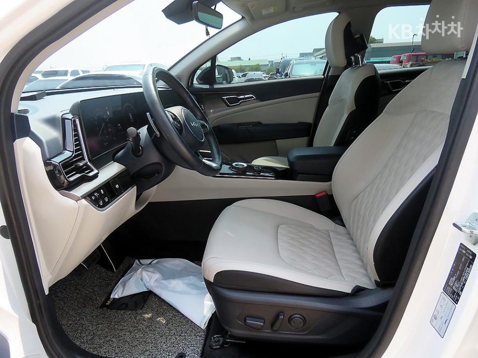2023 - kia sportage