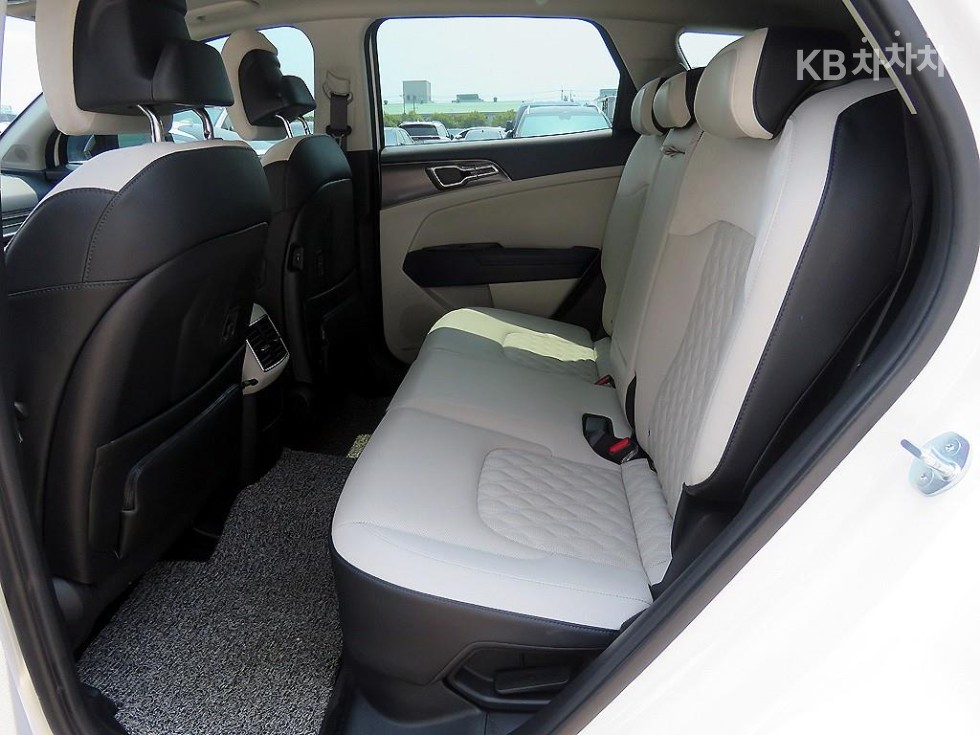 2023 - kia sportage