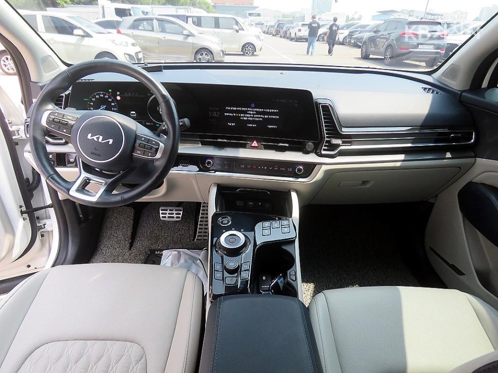 2023 - kia sportage