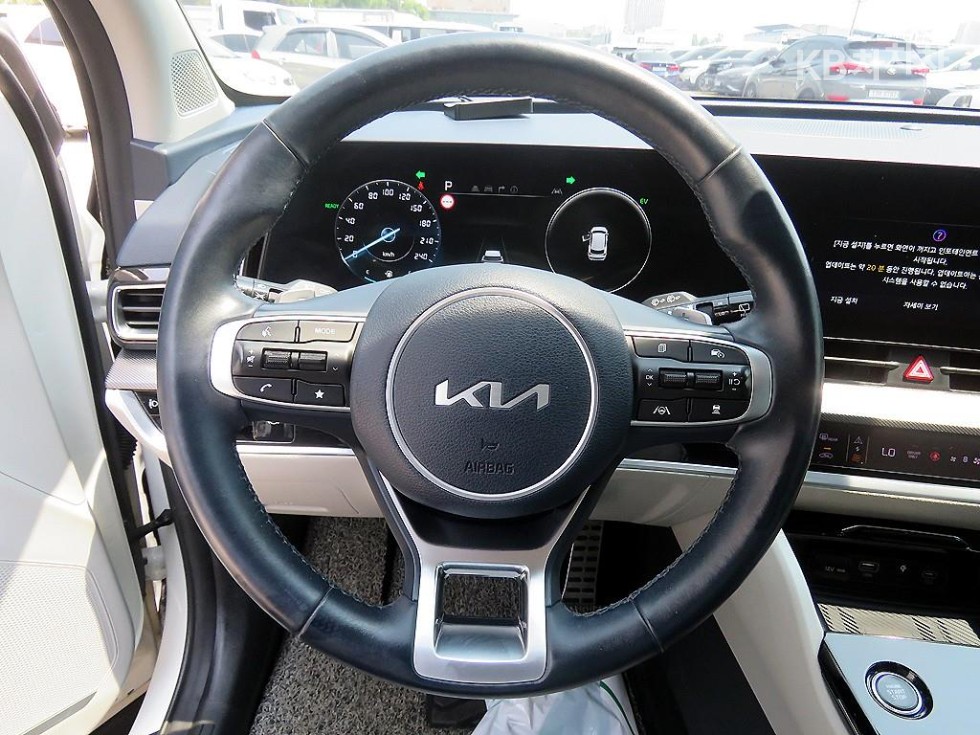 2023 - kia sportage
