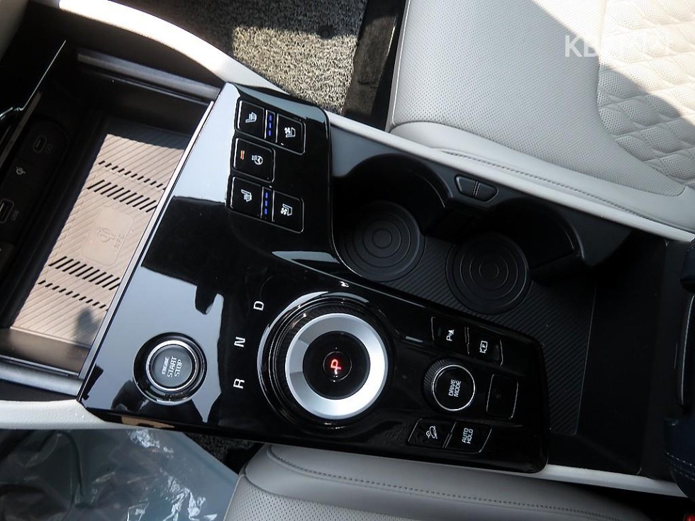 2023 - kia sportage