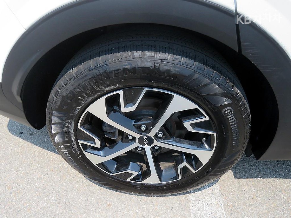 2023 - kia sportage
