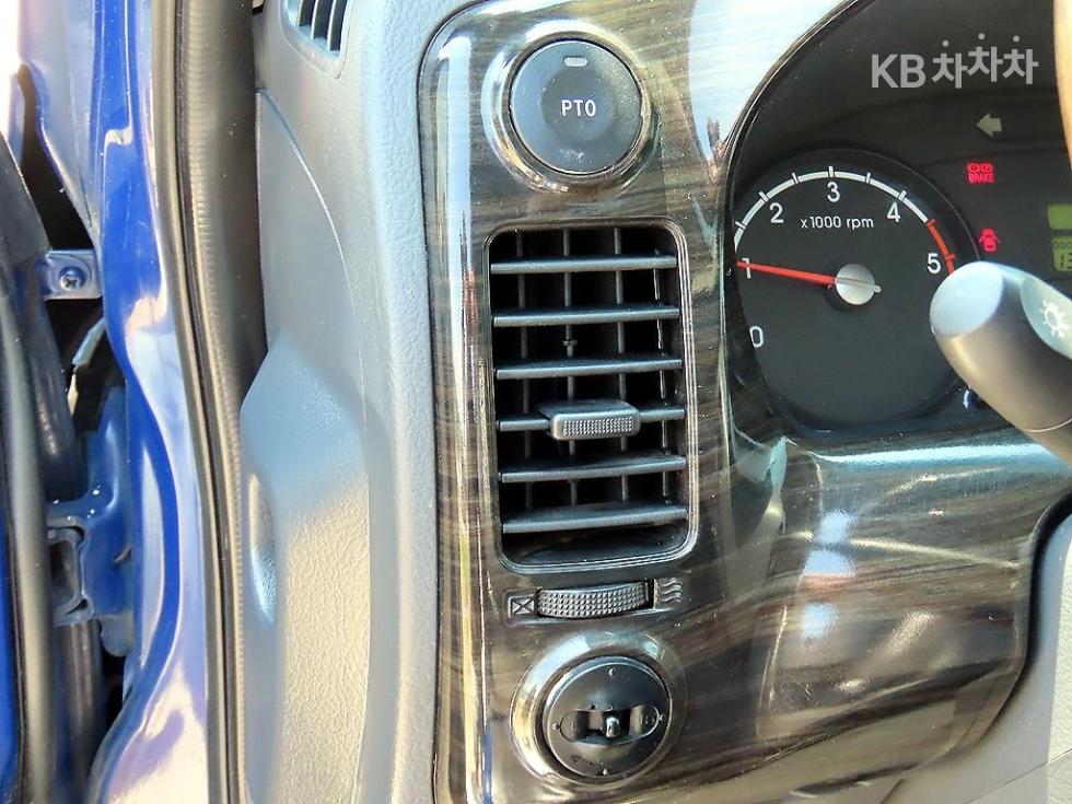 2012 - kia bongo iii
