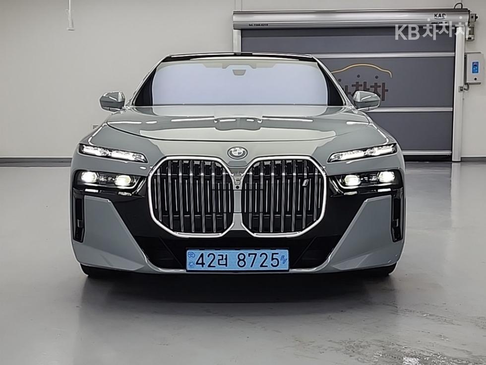 BMW i7 — miniaturë 2