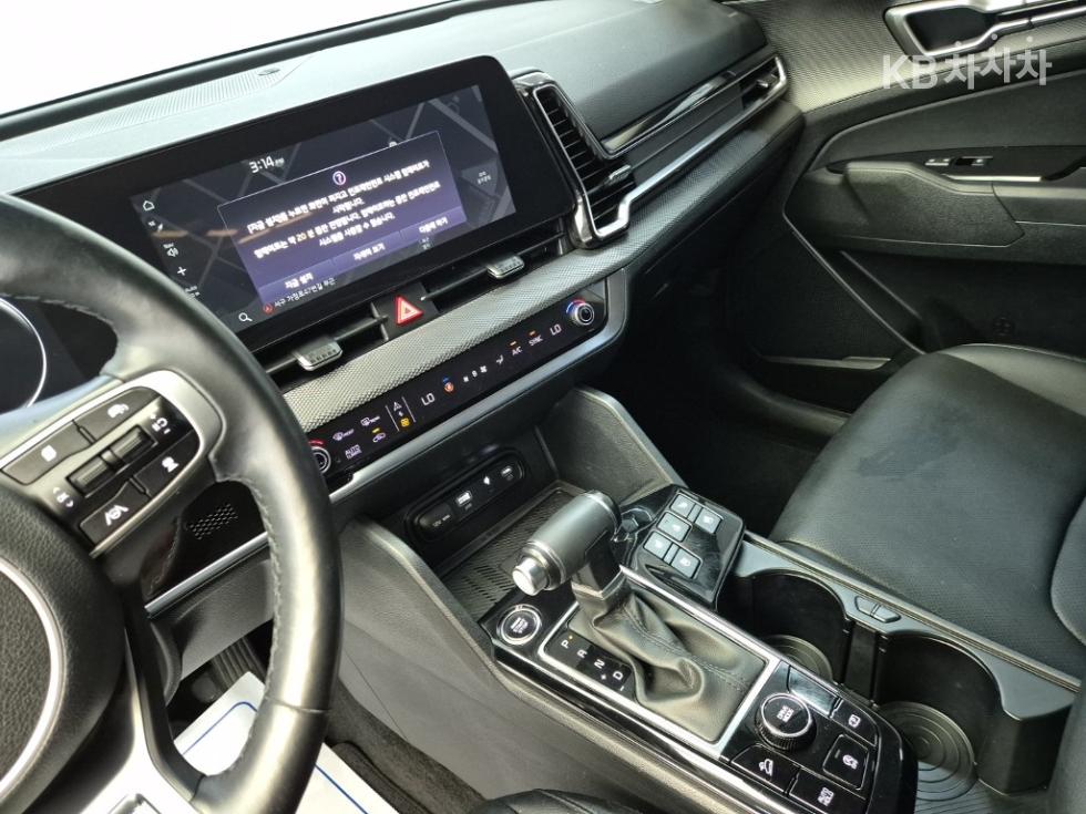 2022 - kia sportage