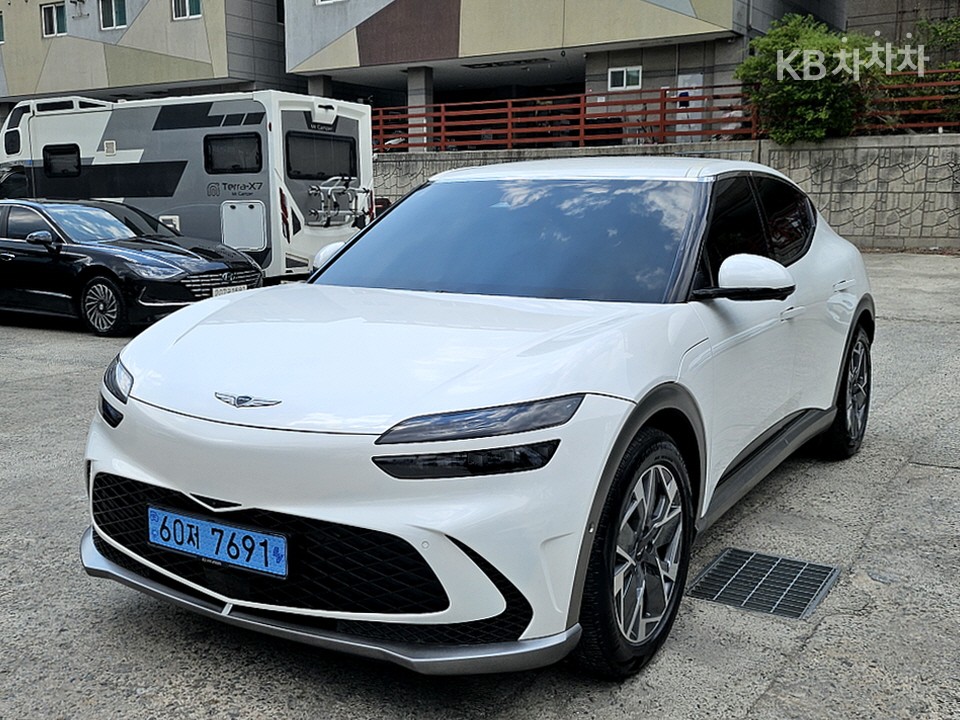 2022 Genesis GV60 Standard AWD Basic type