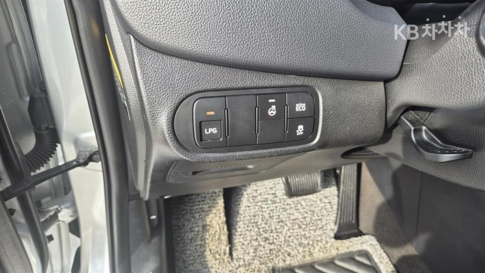 Kia Carens — miniaturë 10