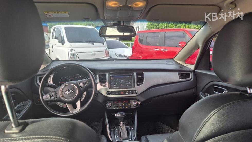 Kia Carens — miniaturë 12