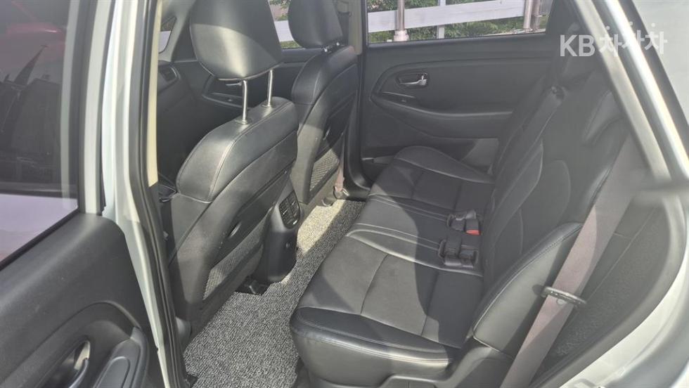 Kia Carens — miniaturë 13