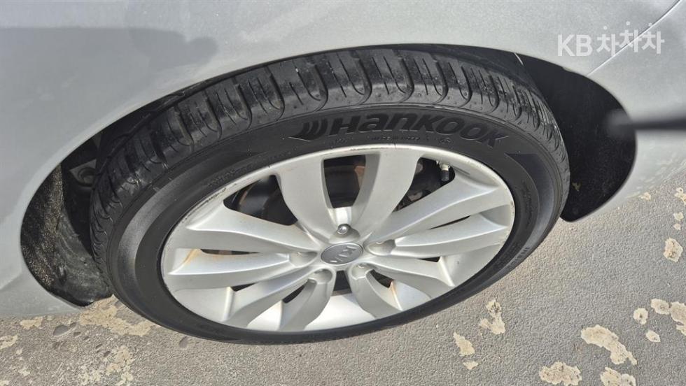 Kia Carens — miniaturë 15