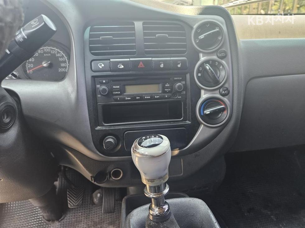 2014 - kia bongo iii