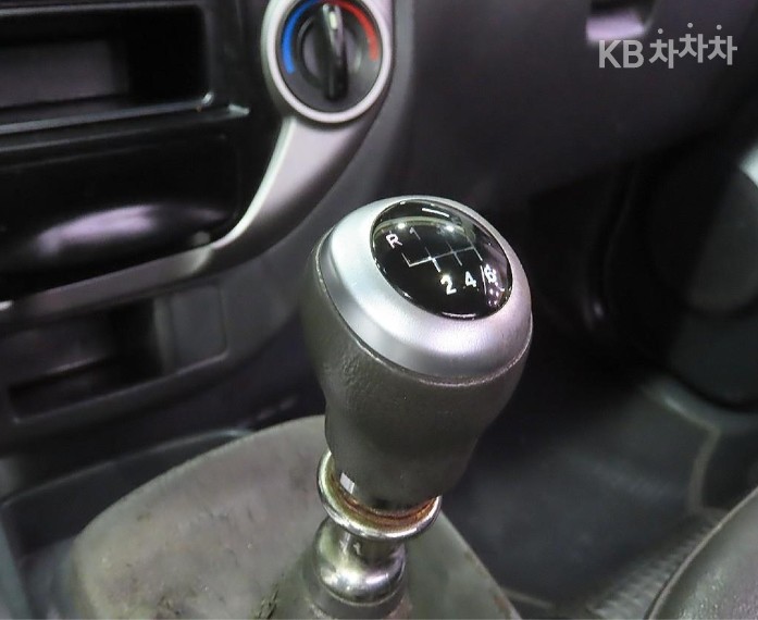 2013 - kia bongo iii
