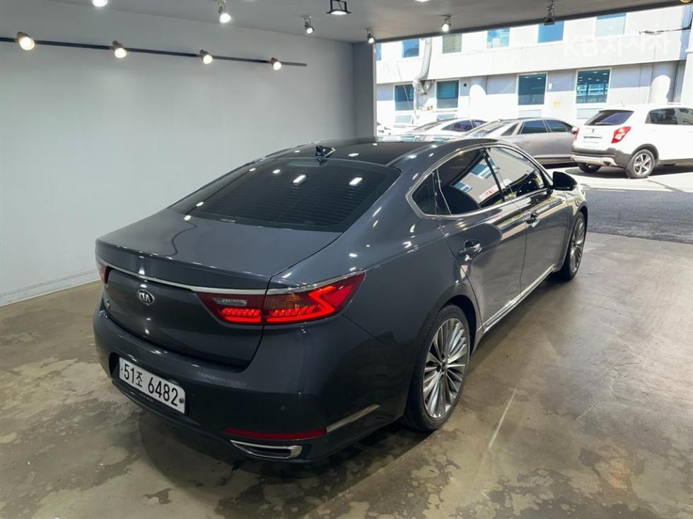 2018 - kia k7