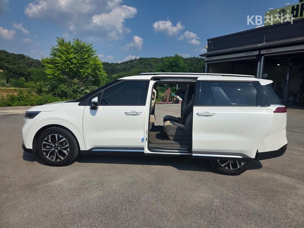 2021 - kia carnival