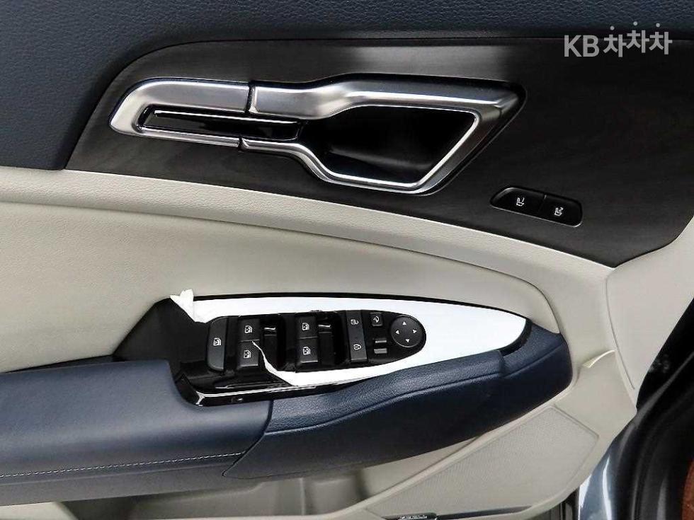 2023 - kia sportage