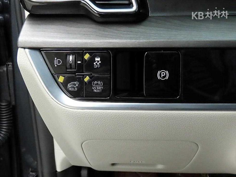 2023 - kia sportage