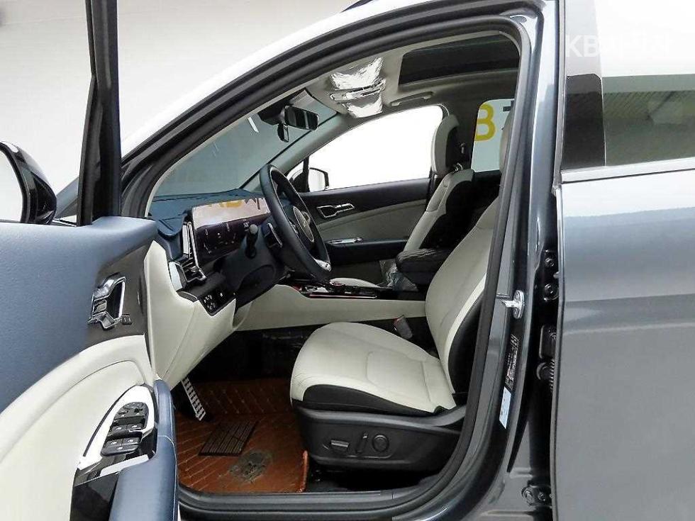 2023 - kia sportage