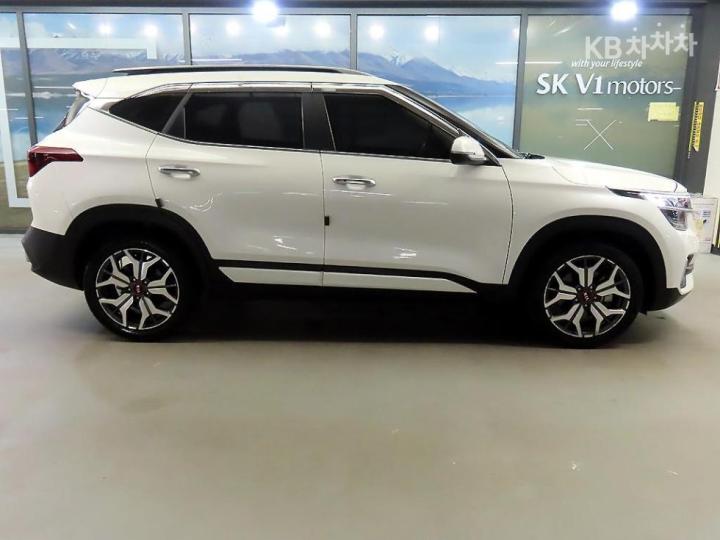 Kia Seltos 1.6 Gasoline Turbo 2WD Signature — фото 3