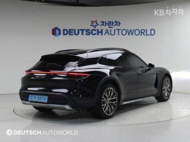 Porsche Taycan — miniaturë 2