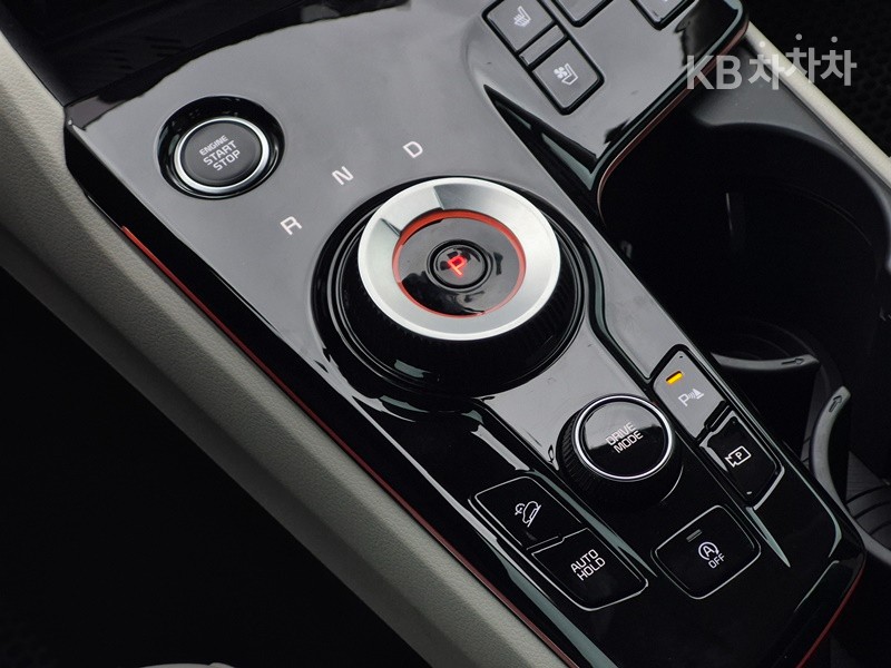 2023 - kia sportage
