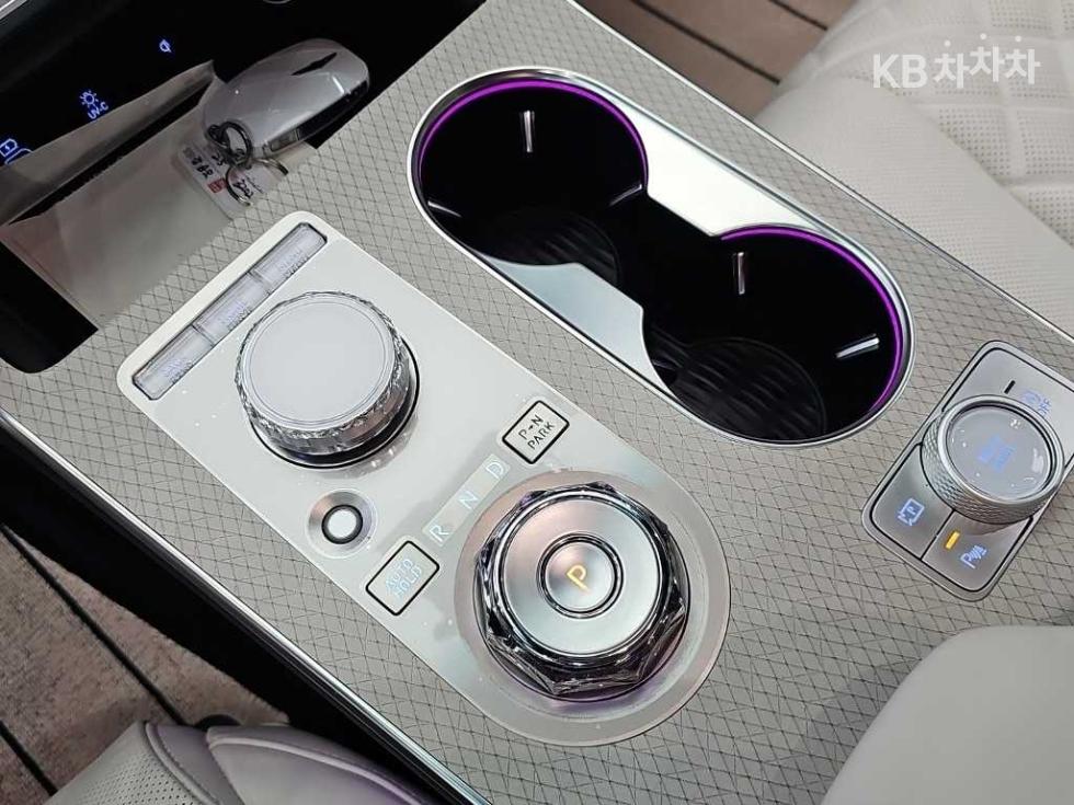 2025 Genesis GV80 photo