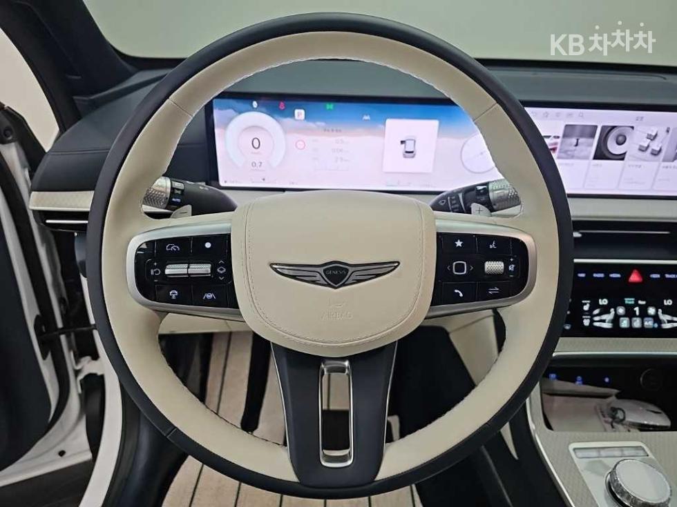 2025 Genesis GV80 photo