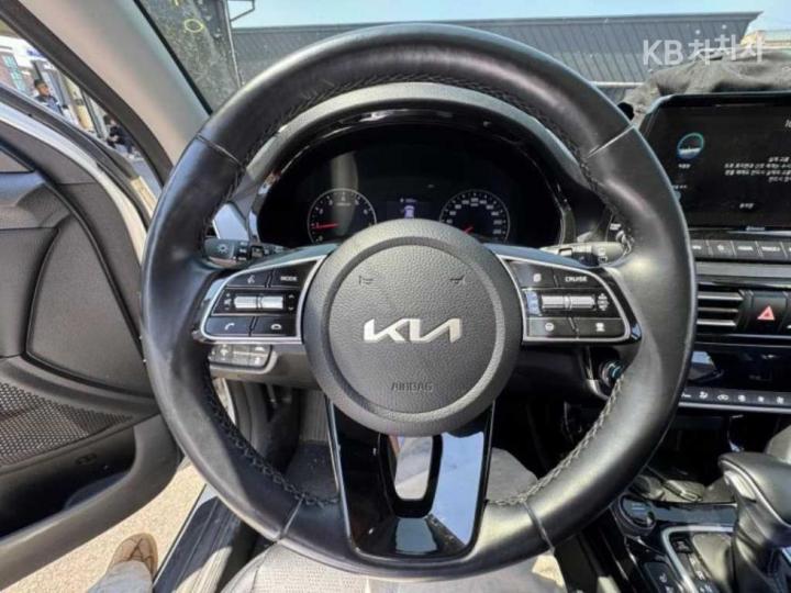 Kia Seltos 1.6 Gasoline Turbo 2WD Signature — фото 5