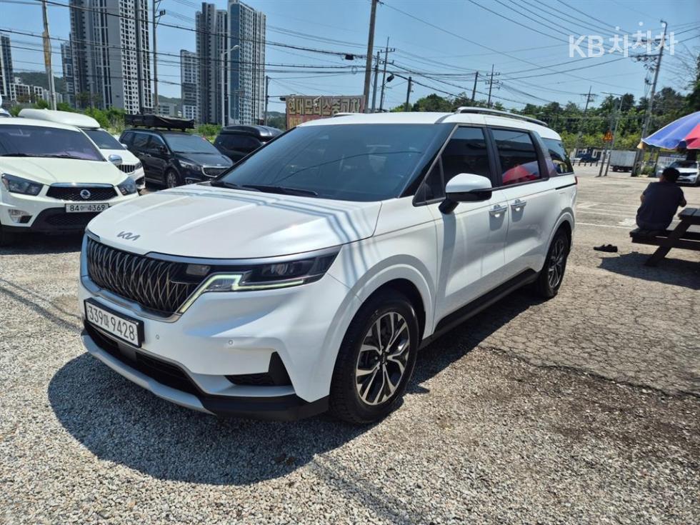 2023 - kia carnival