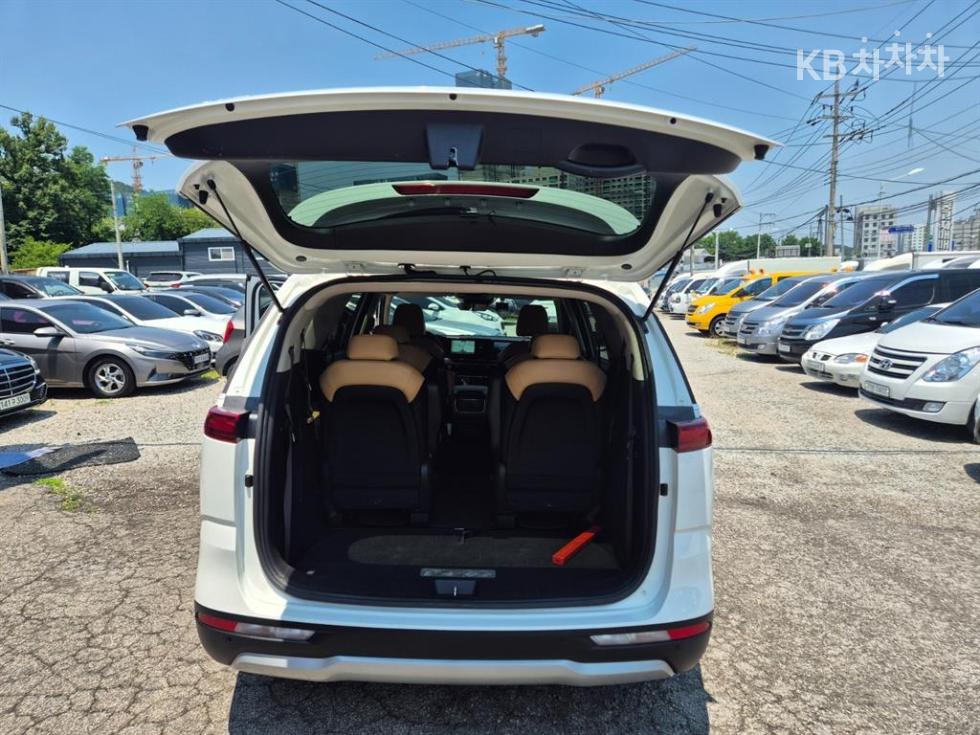 2023 - kia carnival