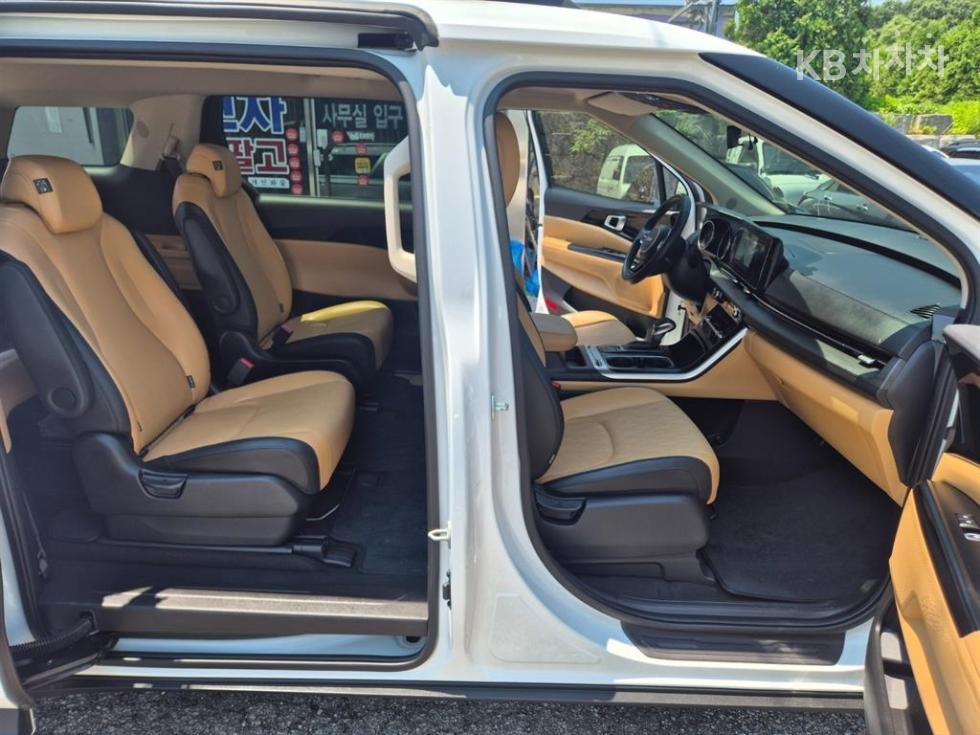 2023 - kia carnival