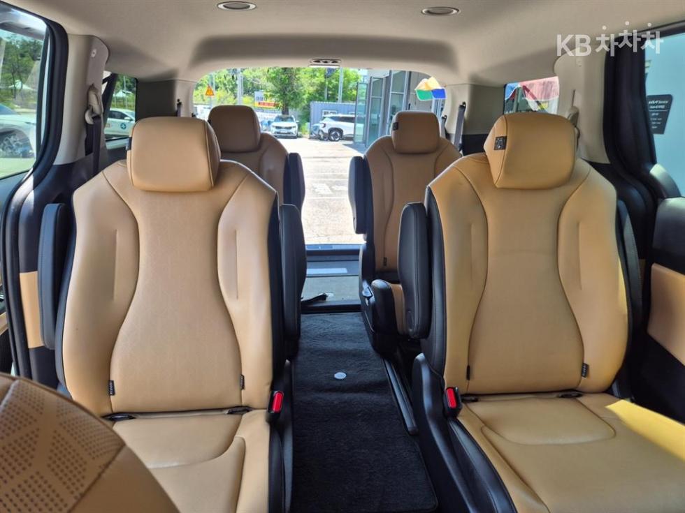 2023 - kia carnival