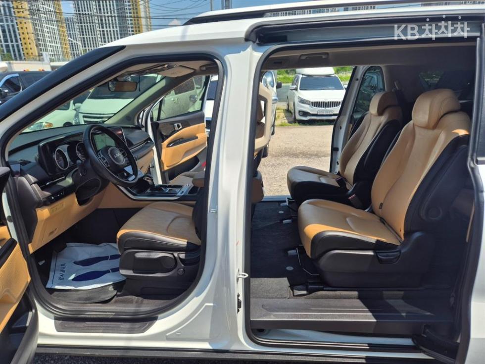 2023 - kia carnival