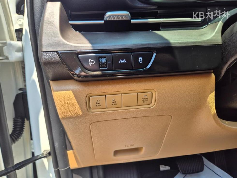 2023 - kia carnival