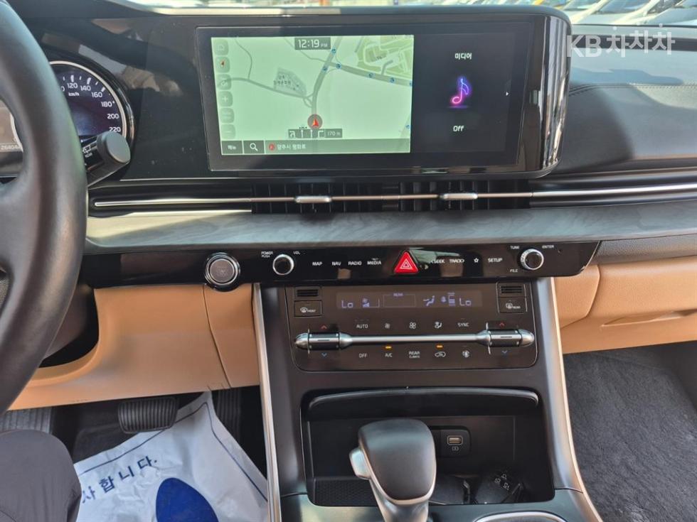 2023 - kia carnival